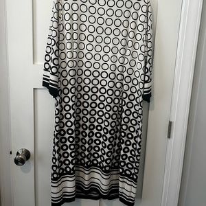 Black and white signature Camryn